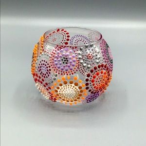 Ornate Spiral Pattern Vase with Crystals